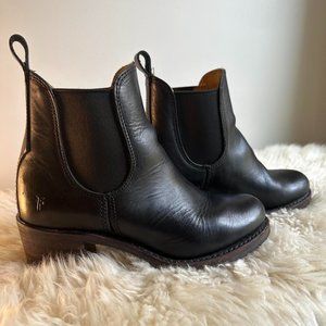 FRYE Black Sabrina Chelsea